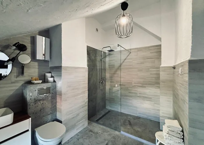 Pod Wozem בית הארחה